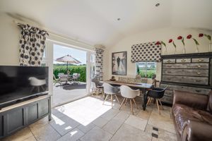 Open plan breakfast kitchen- click for photo gallery